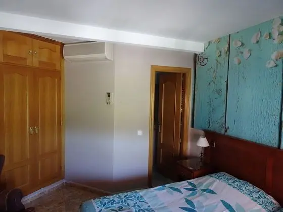 Büyük Yataklı Tek Kişilik Oda