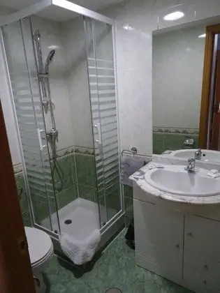 Büyük Yataklı Tek Kişilik Oda