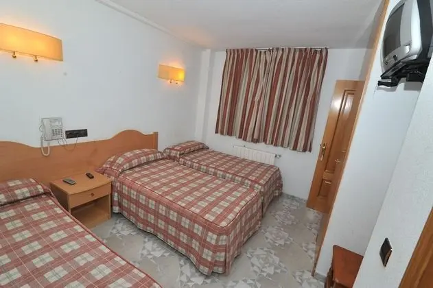 Üç Kişilik Oda