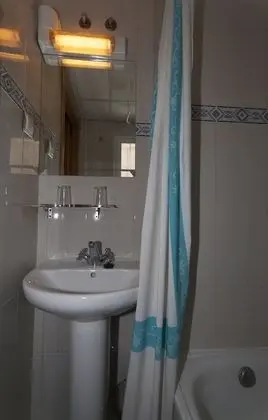 Üç Kişilik Oda