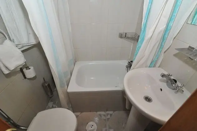 Üç Kişilik Oda