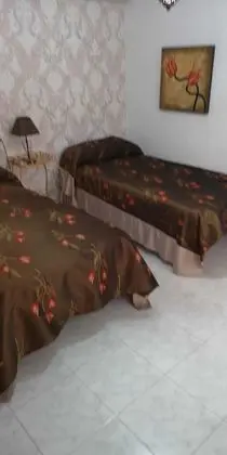 Tek Büyük Yataklı Oda, 2 Tek Kişilik Yatak