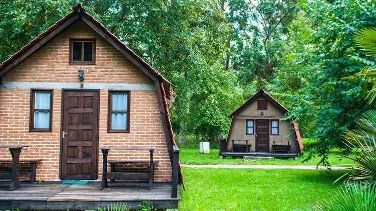 Kulübe, Banyolu/Duşlu, Göl Kenarı