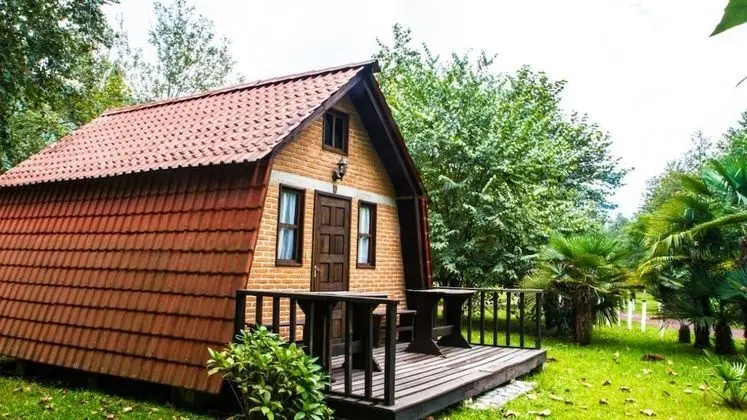 Kulübe, Banyolu/Duşlu, Göl Kenarı