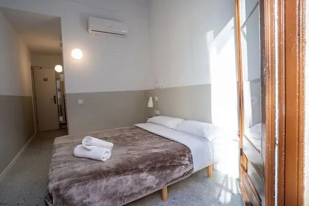 City Tek Büyük Yataklı Oda