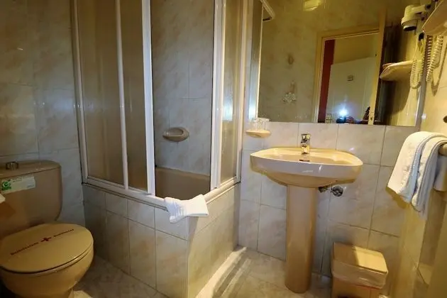 Üç Kişilik Oda, Özel Banyo
