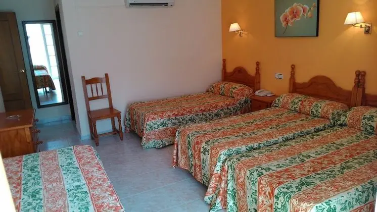 Üç Kişilik Oda