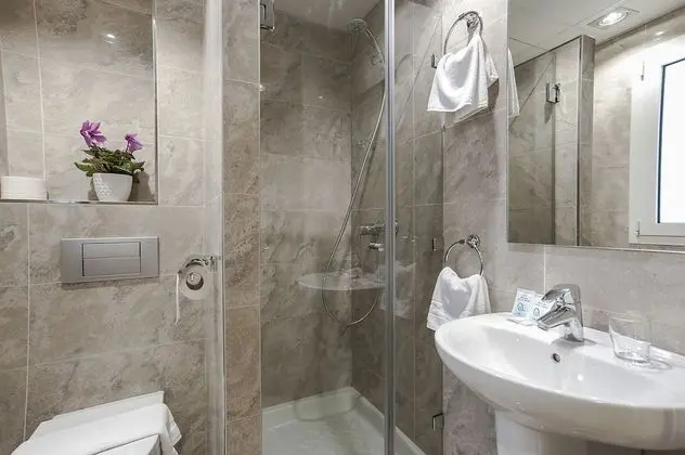 Tek Büyük Yataklı Oda (with extra bed)