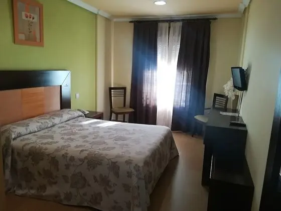 Büyük Yataklı Tek Kişilik Oda