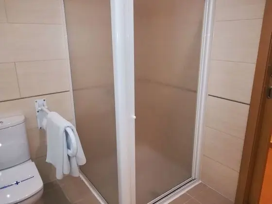 Büyük Yataklı Tek Kişilik Oda