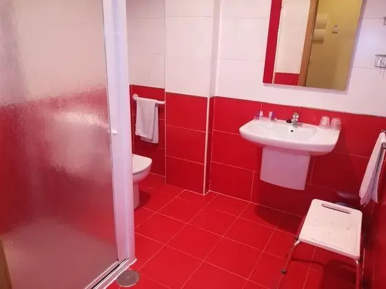 Büyük Yataklı Tek Kişilik Oda