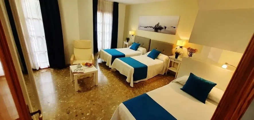 Üç Kişilik Oda
