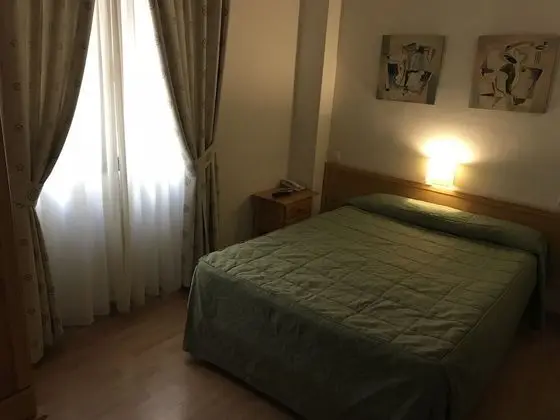 Tek Büyük Yataklı Oda, 1 Çift Kişilik Yatak