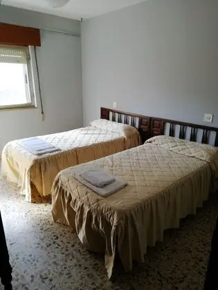 İki Ayrı Yataklı Oda, Ortak Banyo