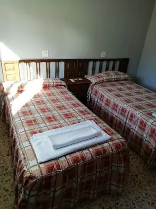 İki Ayrı Yataklı Oda, Ortak Banyo