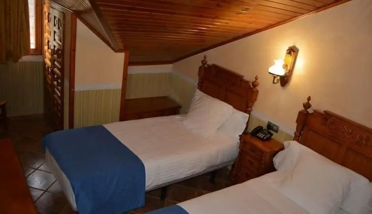 Tek Büyük Yataklı Oda