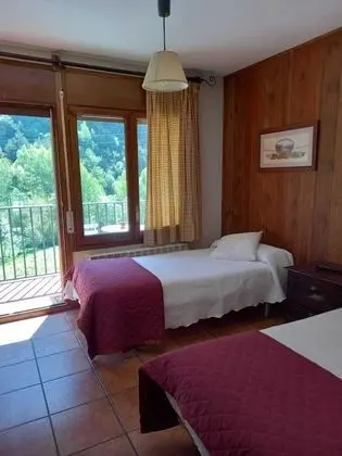 Tek Büyük veya İki Ayrı Yataklı Oda, Dağ Manzaralı