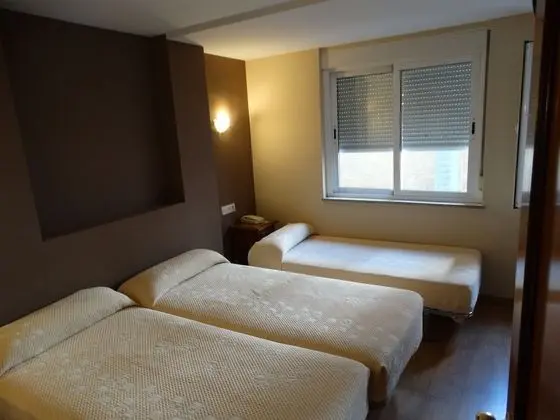 Üç Kişilik Oda