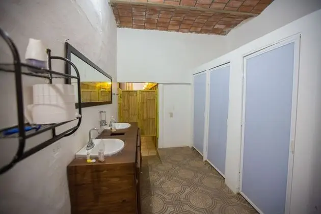 Basic Tek Büyük Yataklı Oda, Ortak Banyo