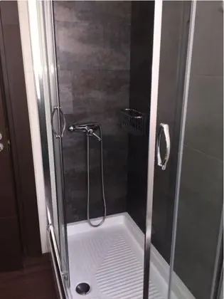 Tek Kişilik Oda, Ortak Banyo
