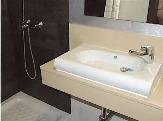 Tek Kişilik Oda, Ortak Banyo