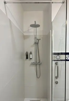 Deluxe Tek Büyük Yataklı Oda, Özel Banyo, Şehir Manzaralı (Habitación 4)