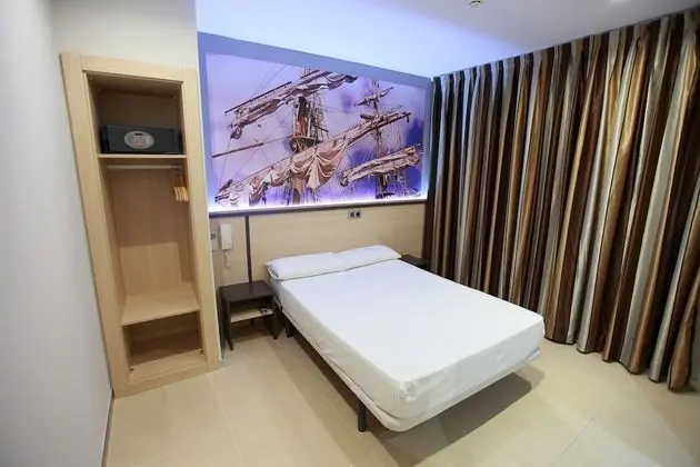 Tek Büyük veya İki Ayrı Yataklı Oda