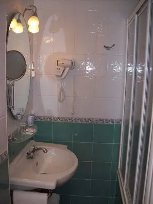 Büyük Yataklı Tek Kişilik Oda