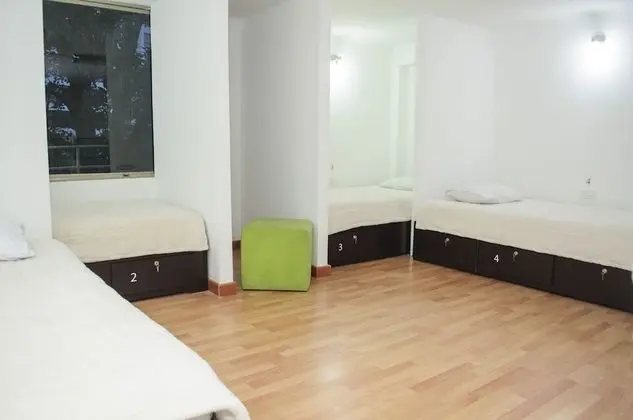 Ortak Ranzalı Oda, 1 Tek Kişilik Yatak