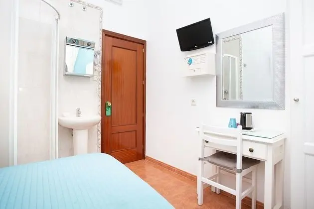 Single Room (Shared toilet)