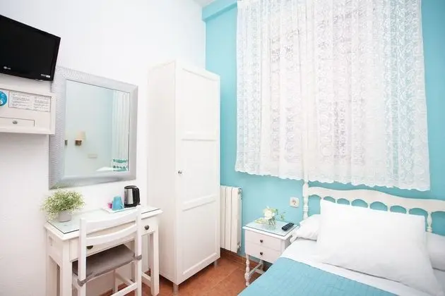 Single Room (Shared toilet)