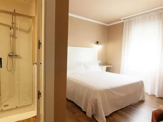 Superior Tek Büyük Yataklı Oda, Banyolu/Duşlu, Şehir Manzaralı