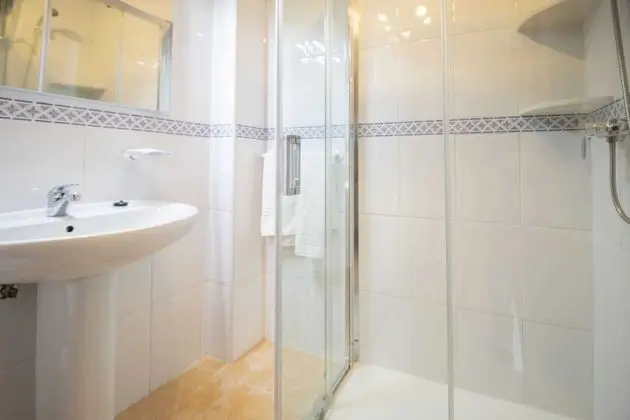 Tek Büyük Yataklı Oda (Interior)