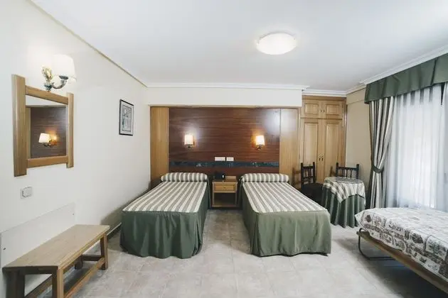 Üç Kişilik Oda