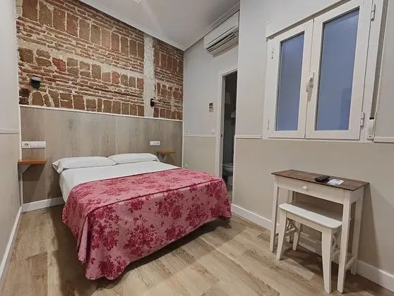 Standard Tek Büyük Yataklı Oda