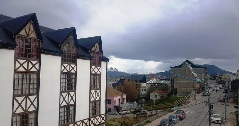 Üç Kişilik Oda