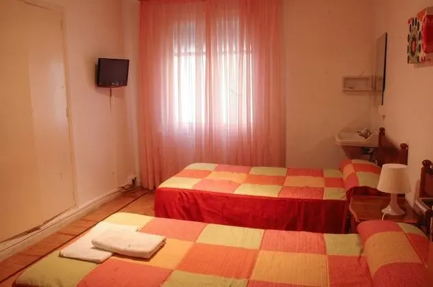 Tek Büyük Yataklı Oda, Ortak Banyo