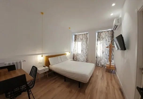 City Tek Büyük Yataklı Oda
