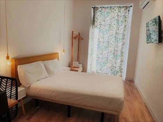 City Tek Büyük Yataklı Oda