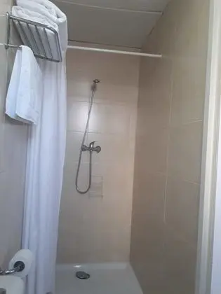 Tek Kişilik Oda, Ortak Banyo