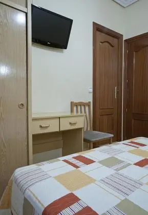 Büyük Yataklı Tek Kişilik Oda