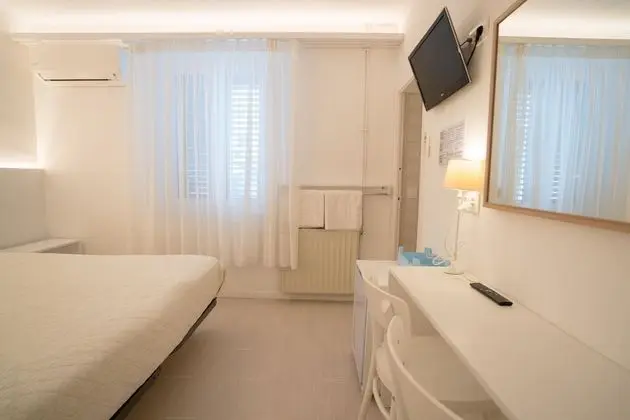 Basic Tek Büyük Yataklı Oda