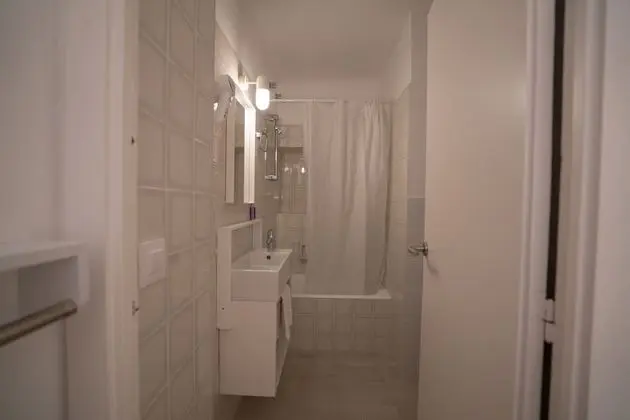 Basic Tek Büyük Yataklı Oda