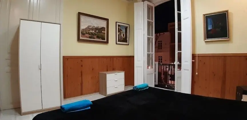 Tek Büyük Yataklı Oda, Ortak Banyo (with balcony 1)