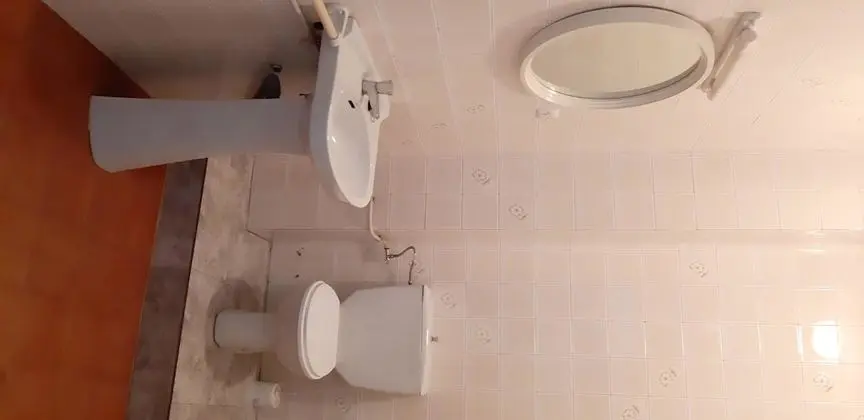 Tek Büyük Yataklı Oda, Ortak Banyo (with balcony 1)