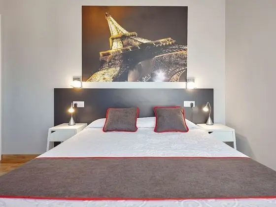 Tek Büyük Yataklı Oda, 1 Çift Kişilik Yatak