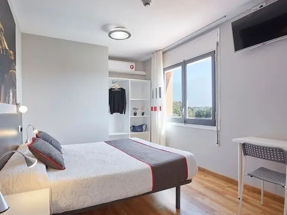 Tek Büyük Yataklı Oda, 1 Çift Kişilik Yatak