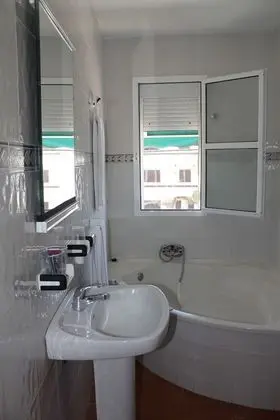 Tek Büyük veya İki Ayrı Yataklı Oda, Teras