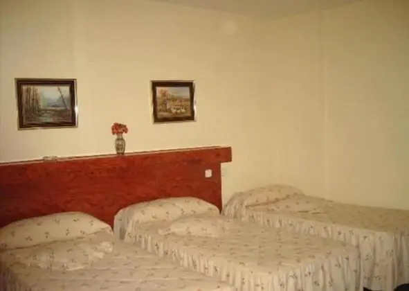 Basic Üç Kişilik Oda, 3 Tek Kişilik Yatak