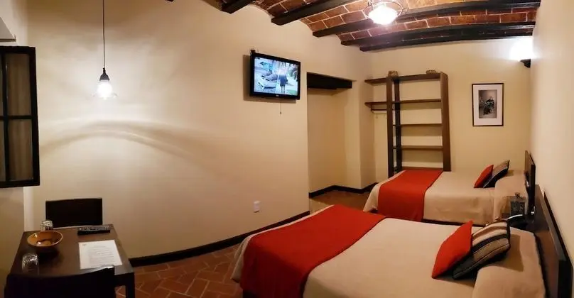 City Tek Büyük Yataklı Oda